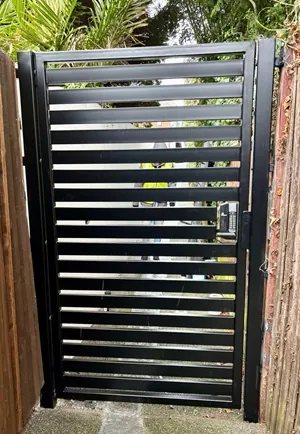 metal gate
