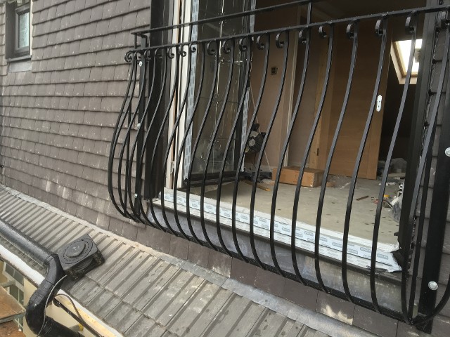 Metal balustrade design